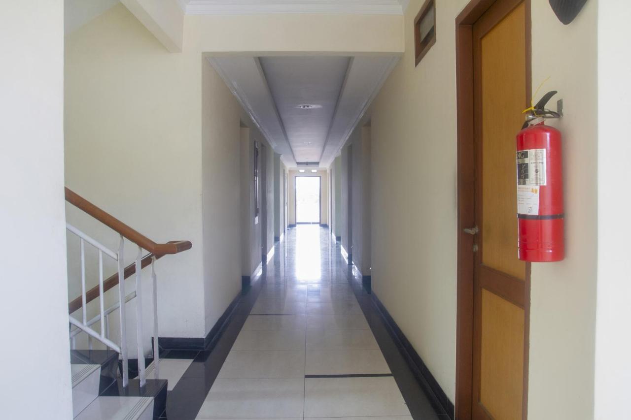 Oyo 3894 Karunia Muslim Syariah Hotel Jakarta Exterior photo